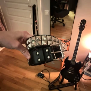 Knitbälte  - Knitbälte som jag thrifta o sen aldrig använde 