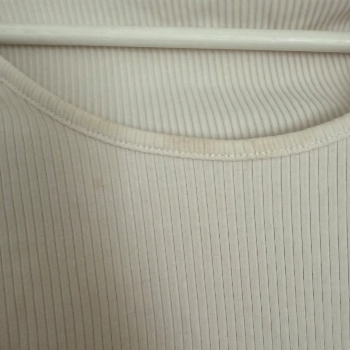 Vit ribbad croppad topp från H&M - 3