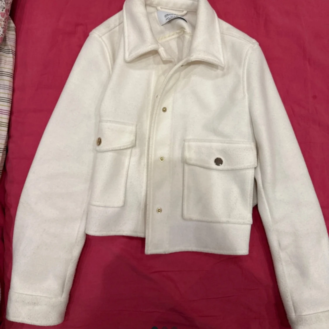 Vit overshirt från Stradivarius