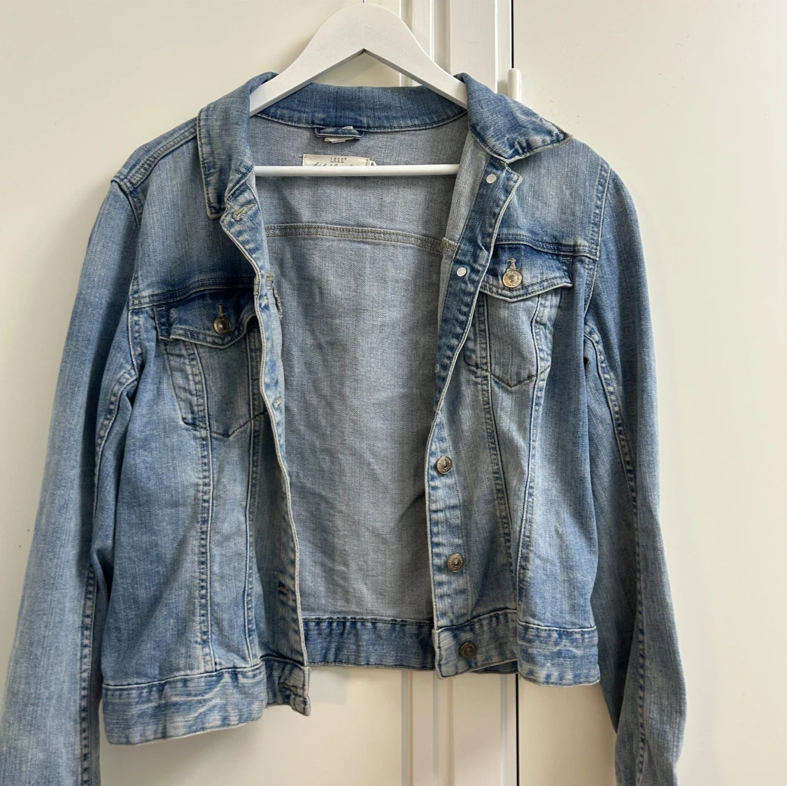 Ljusblå jeansjacka från Lee - 1