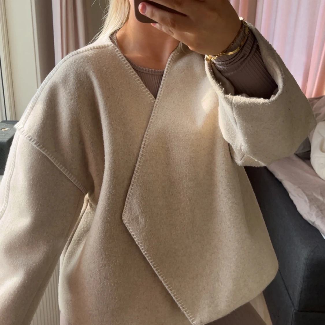 Beige omlottkofta i ullmix - 1