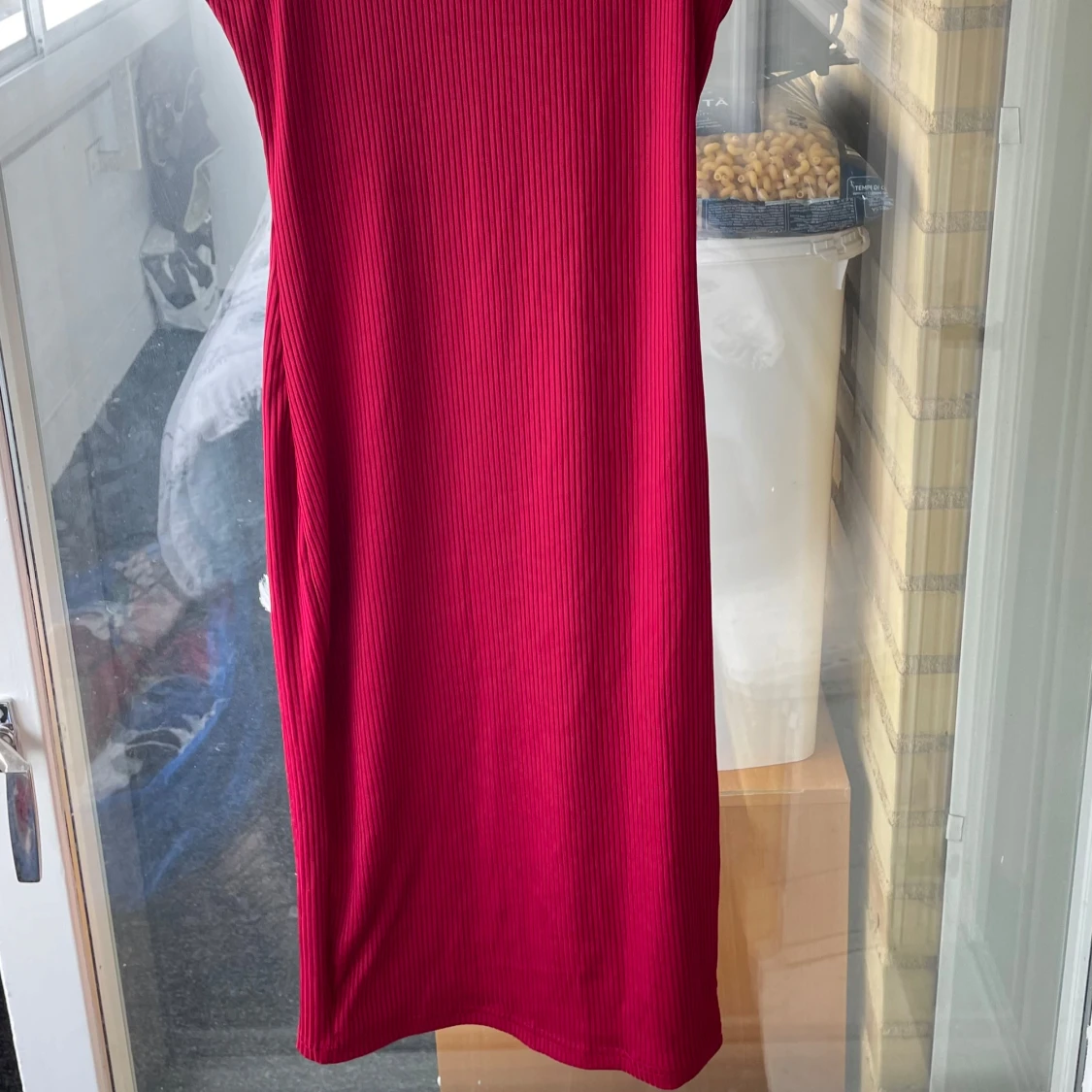 Ribbad röd ärmlös klänning från SHEIN - 1