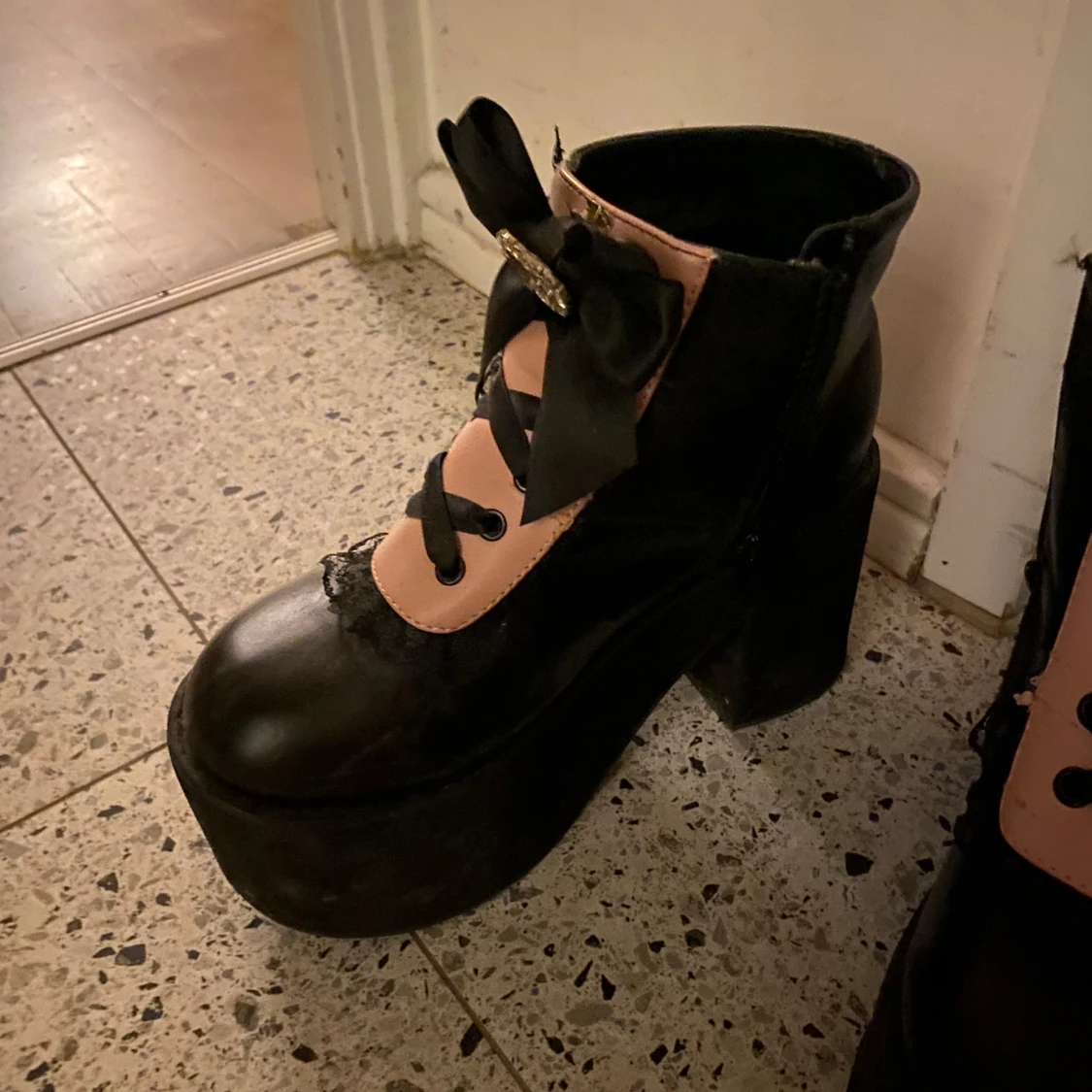 Svarta platåboots med rosetter (Jirai Kei) - 1