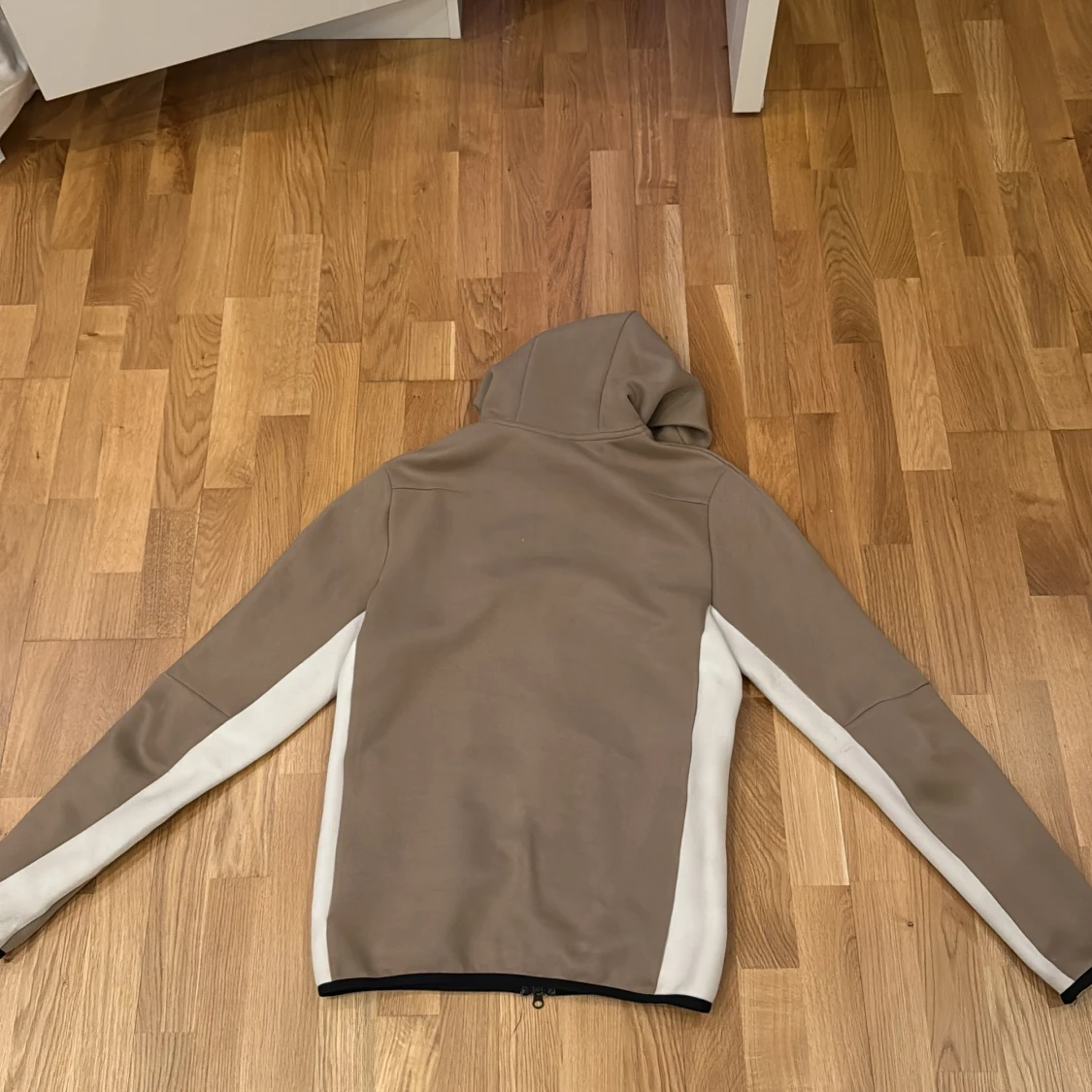 Beige och vit Nike hoodie med dragkedja - 3