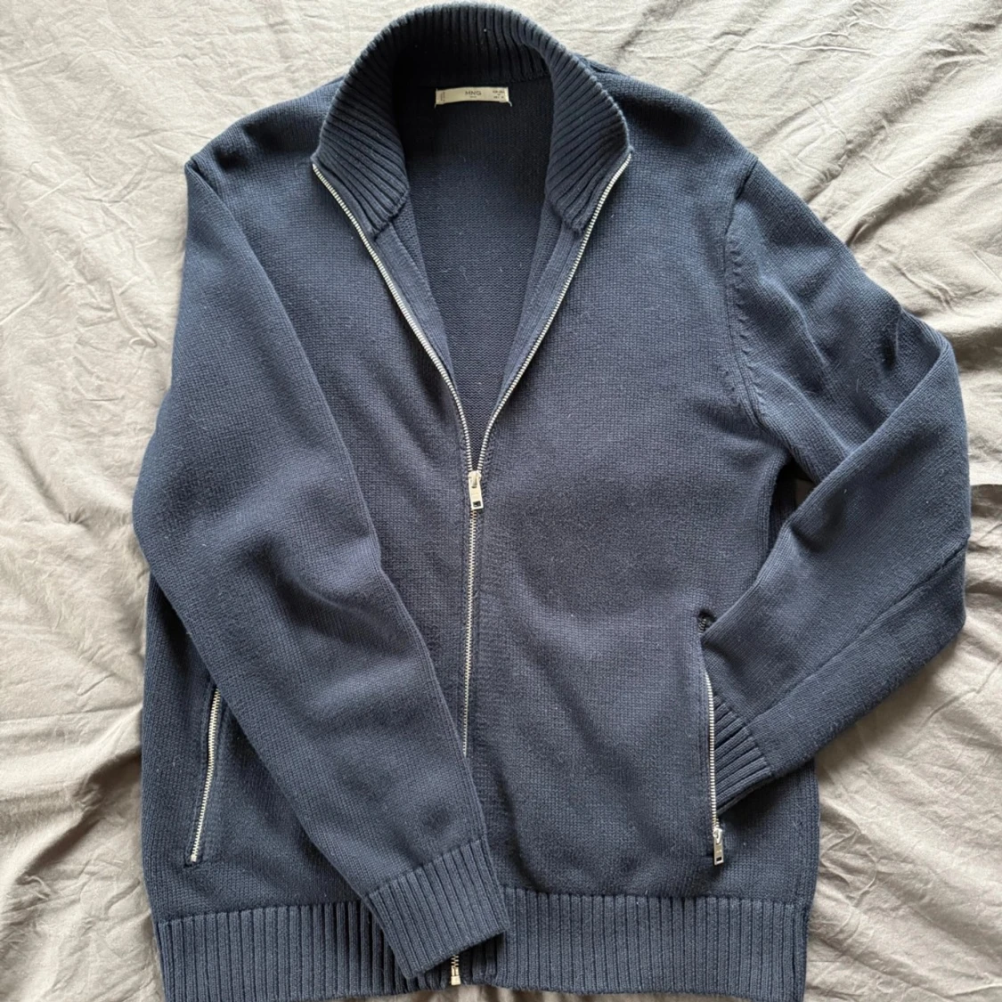 Mörkblå kofta från MNG