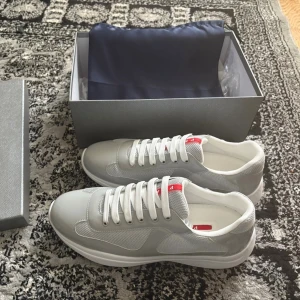 Prada cups - Riktigt snygga | Helt nya | passar till allt och gör din outfit till det där lilla extra | Hör av er vid intresse och frågor! 