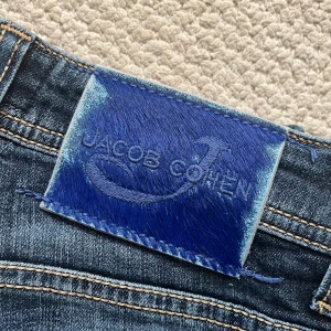 Jacob cohën jeans  - Jacob cohën jeans 622 comfort .  Storlek W31 , modellen är 180 cm och 75 kg. Mått A: 39  cm, B: 93 cm. Kom med frågor!  