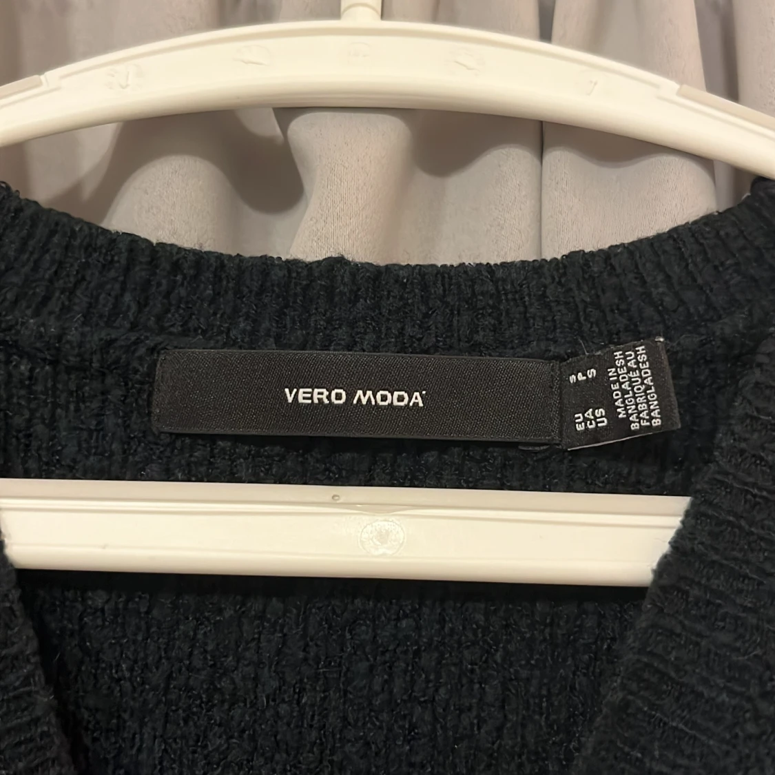 Svart stickad topp från Vero Moda - 2