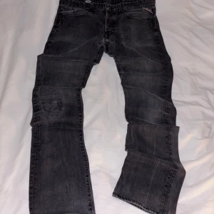 Replay Jeans - Ett par svarta Replay jeans med sjukt fet passform i storlek 34/34