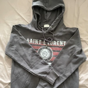 Saint Laurent hoodie grå - Tja! Fler bilder/frågor - välkomna privat, svarar snabbt.