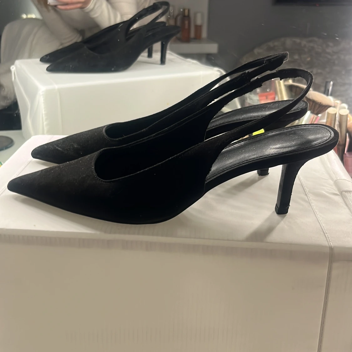 Svarta klackar med spetsig tå - 2