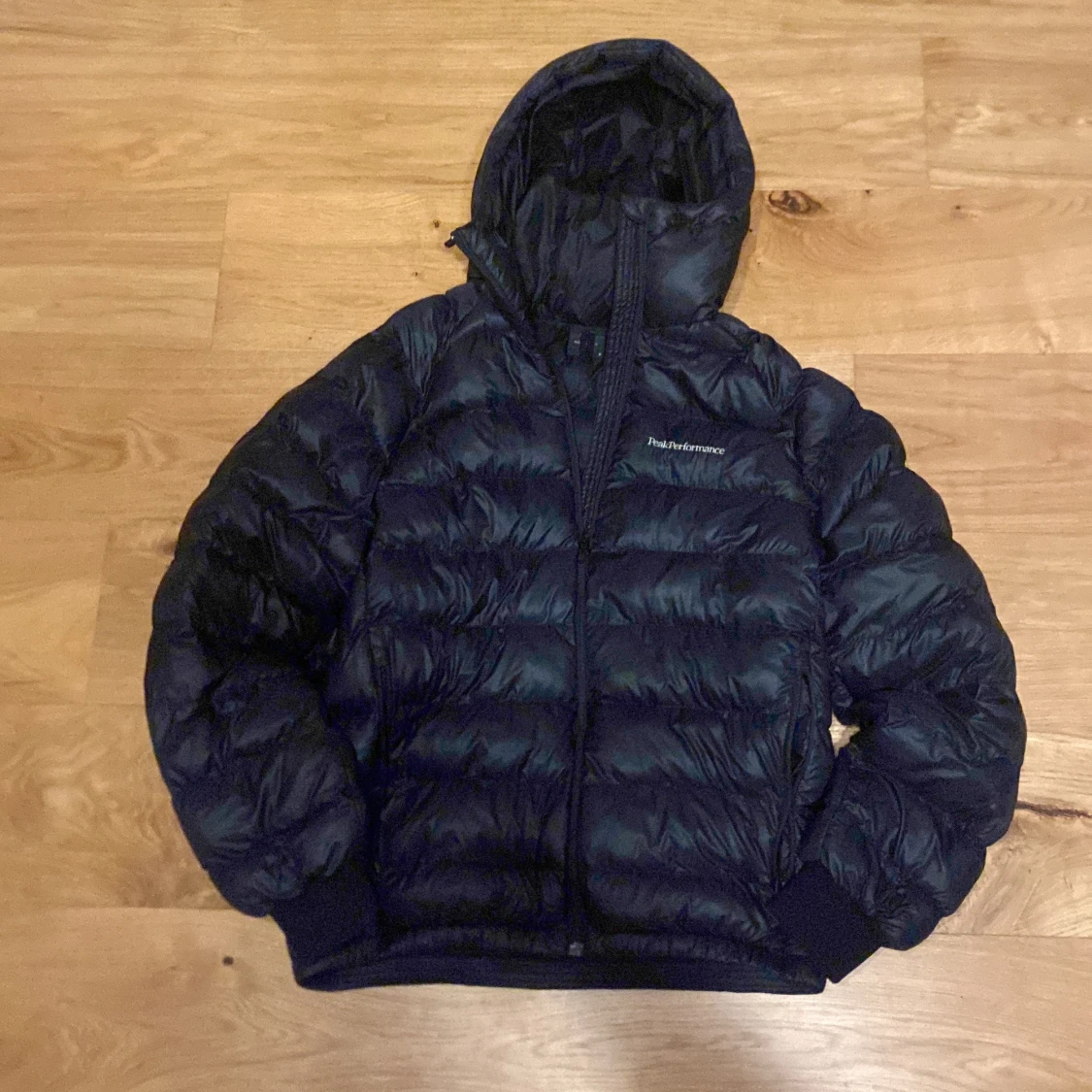 Svart dunjacka från Peak Performance - 1