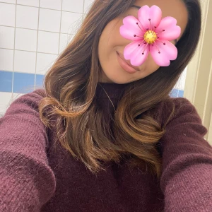 Vinröd stickad tröja  - Ny! Pris kan diskuteras