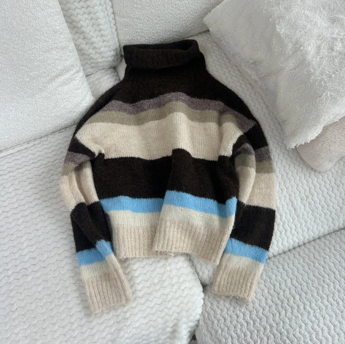 Stickad tröja med polokrage  - 4