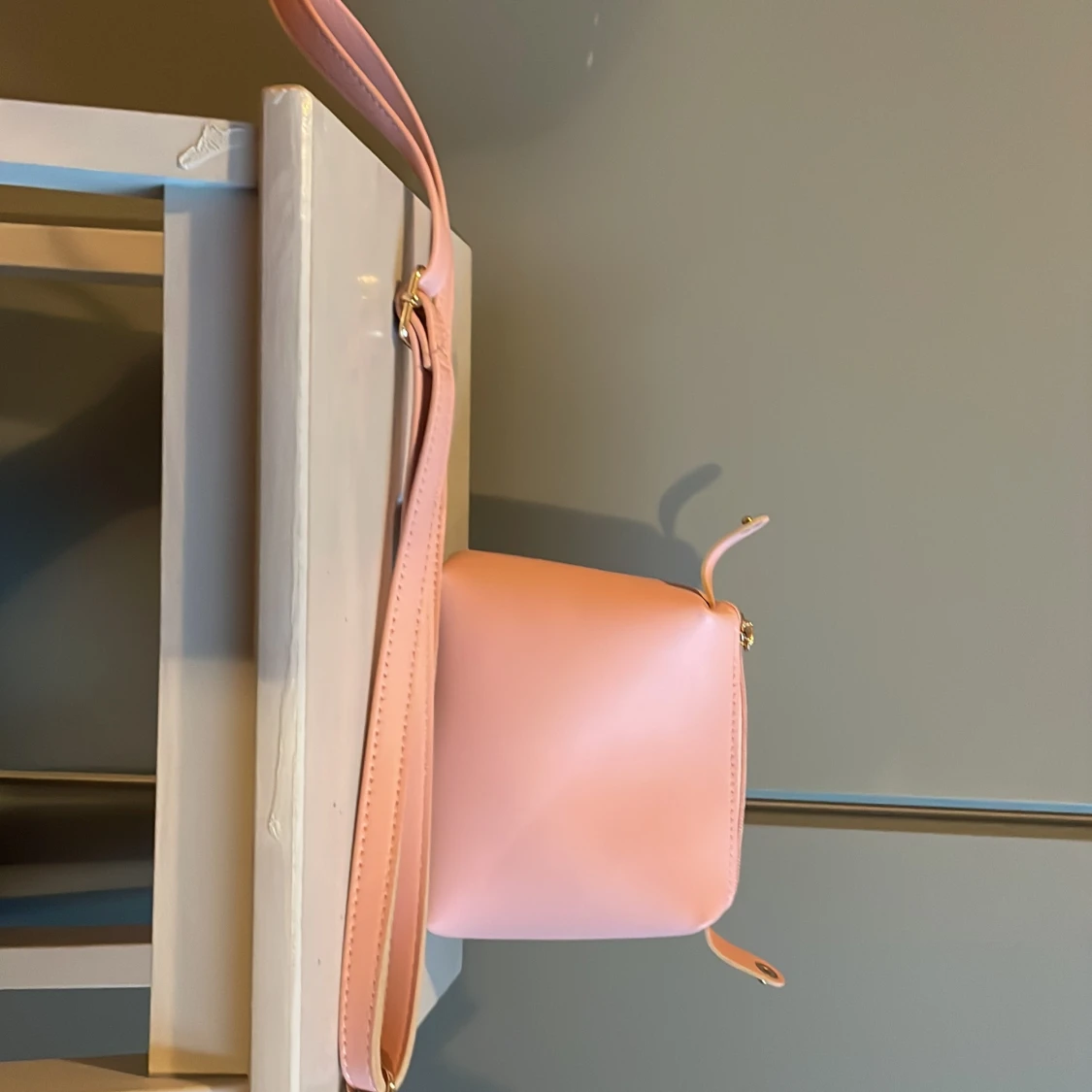 Rosa axelväska från Alice Bizous - 4