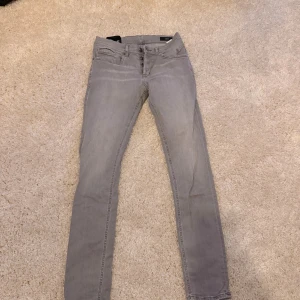 Dondup jeans - Dondup jesns George fit 31 pris går att diskuteras vid snabb affär helt nya knappt använda 