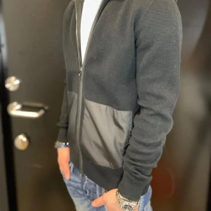 Roy Robson Cardigan  - Extremt snygg cardigan jacka ifrån Roy Robson | Strl S  | Skick 10/10 ( nästan helt ny) | nypris ca 2500kr | för ytterligare frågor är det bara att skriva 