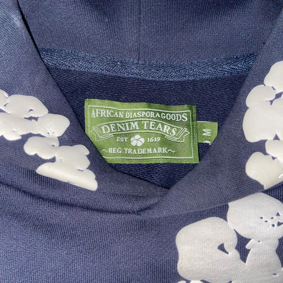 Mörk blå hoodie med vita blommor Denim Tears - 2