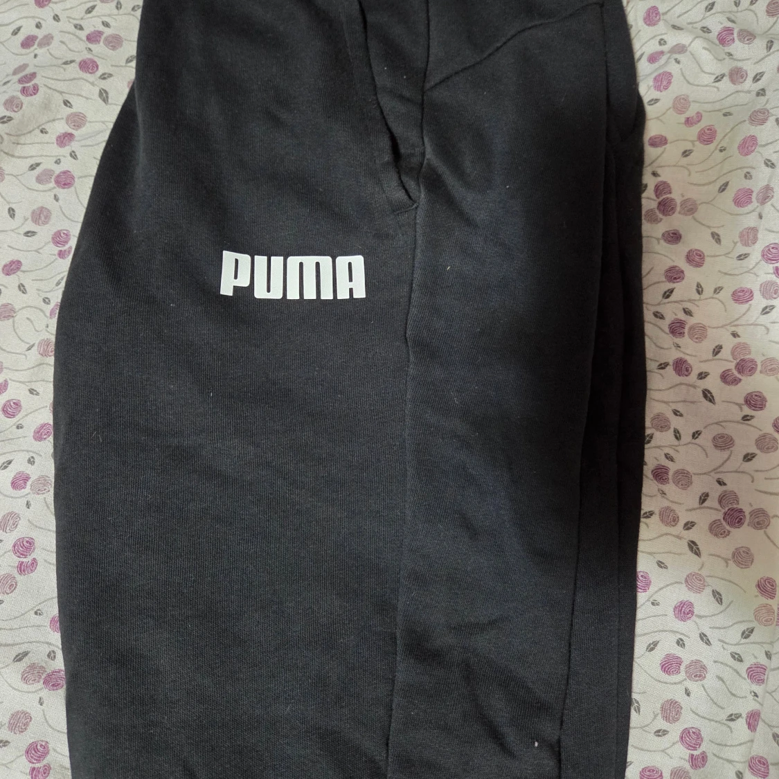 Svarta mjukisbyxor från Puma - 1