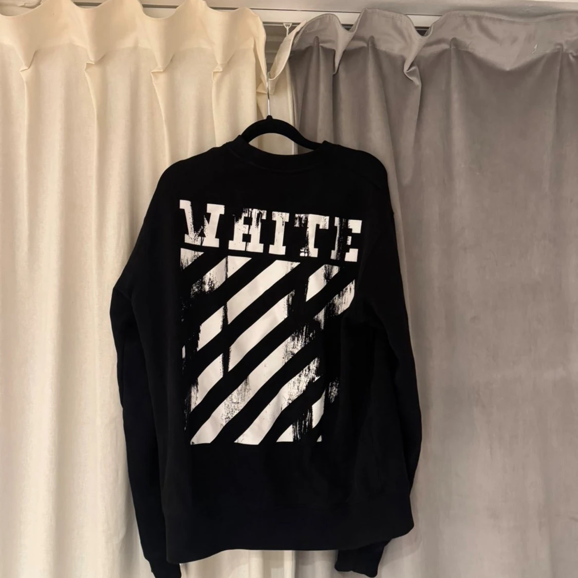 Svart Off-White sweatshirt med tryck - 1