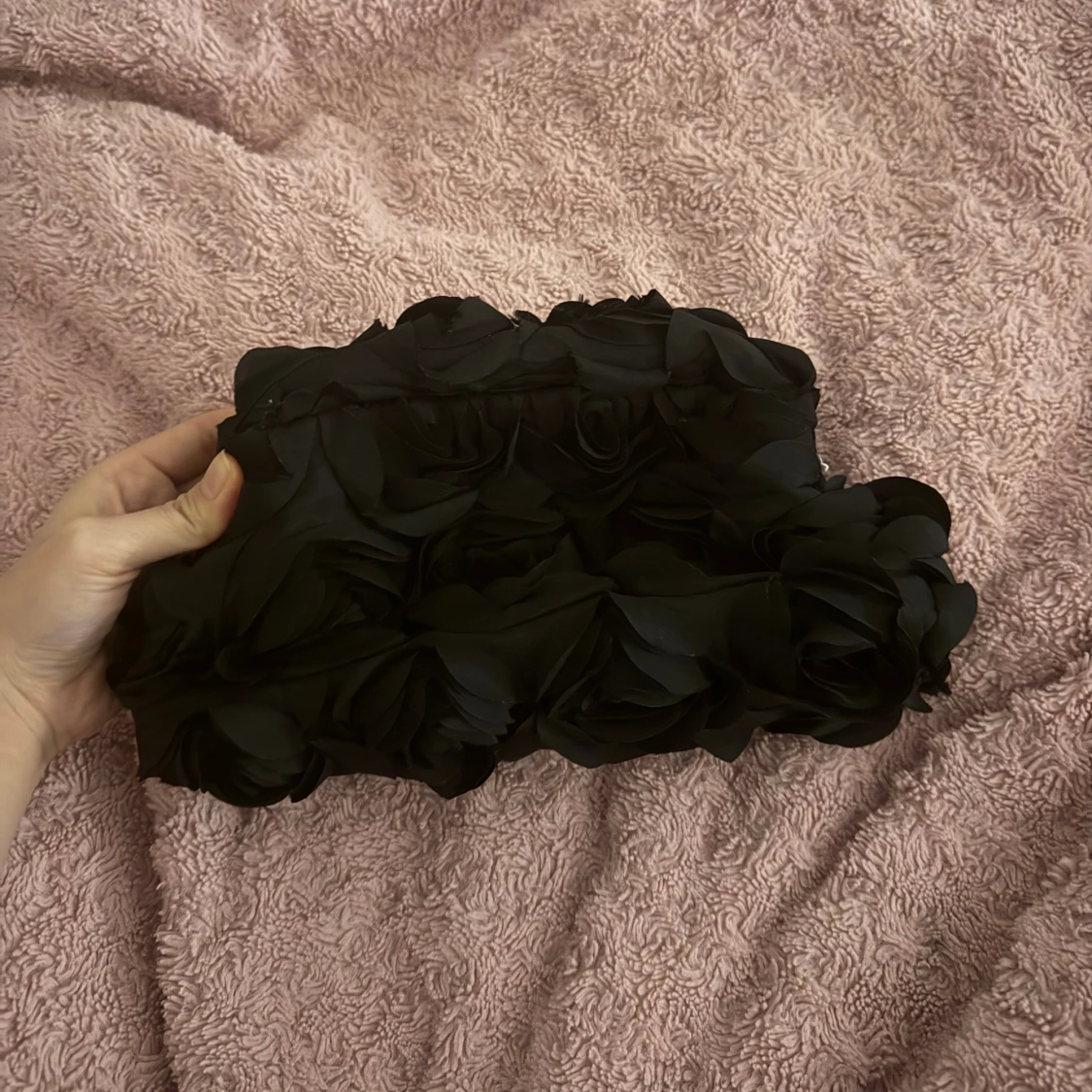 Svart clutch rosdetaljer - 1