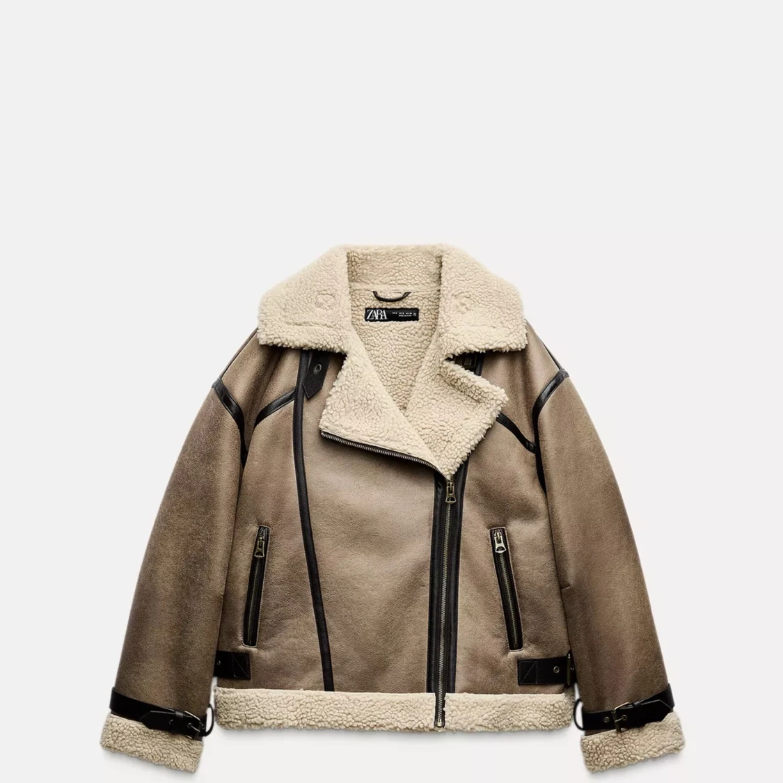 Beige teddyjacka från Zara med detaljer