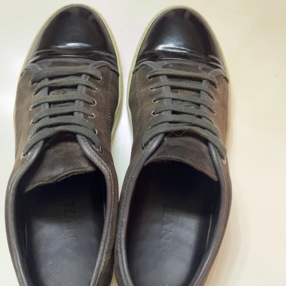 Lanvin sneakers i mocka och lack - 3