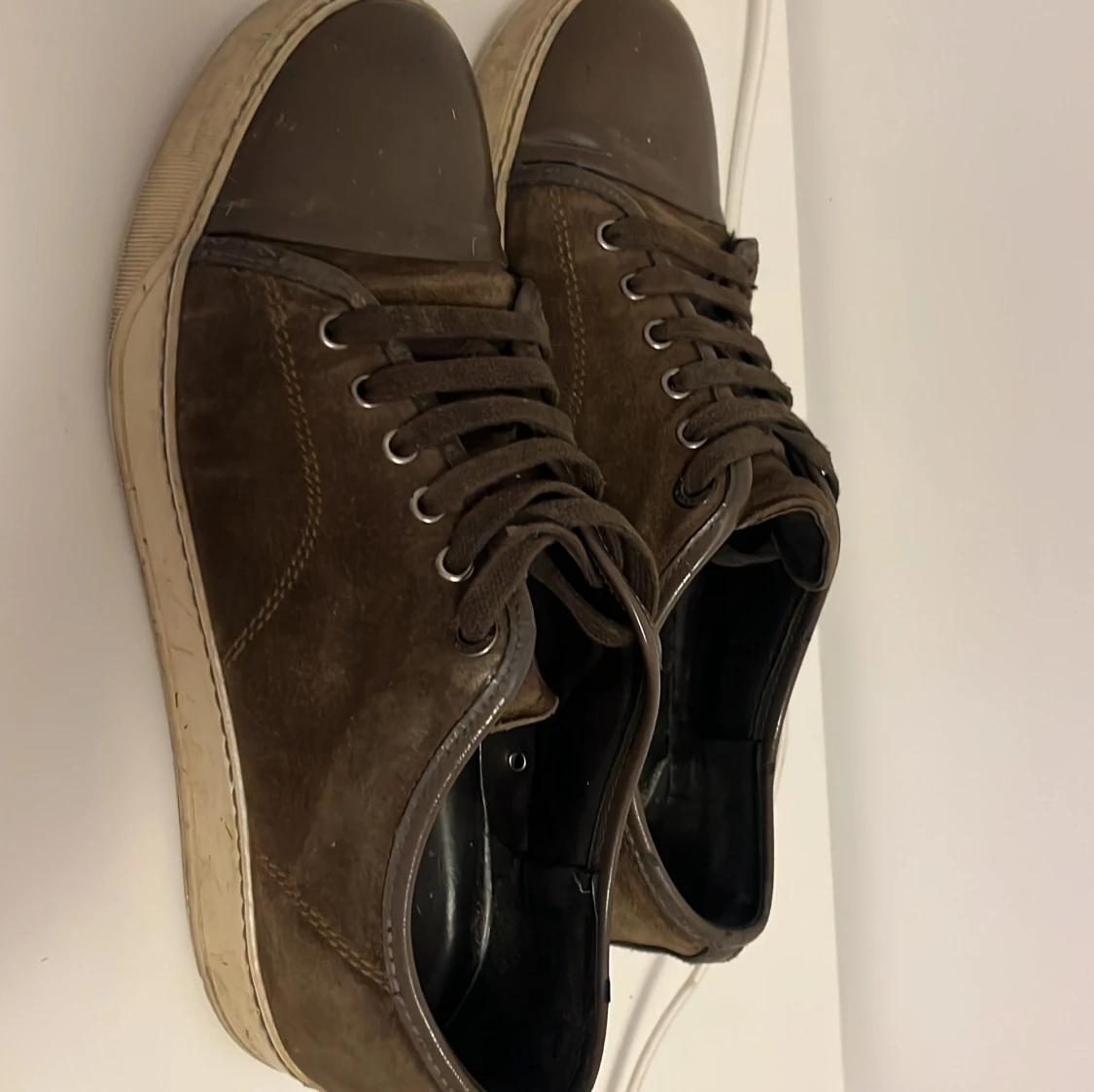 Mörk grön sneakers från Lanvin i mocka