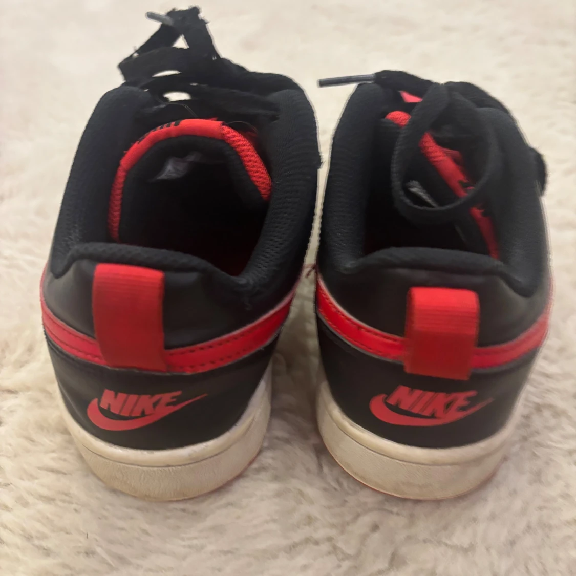 Nike Jordan 1 Low svart/röd 37 - 3