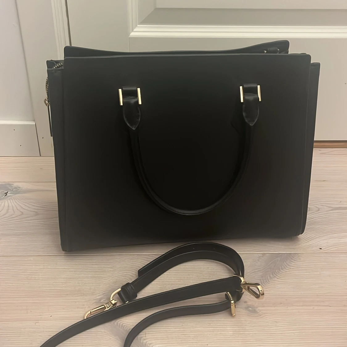 Svart väska från Michael Kors - 4