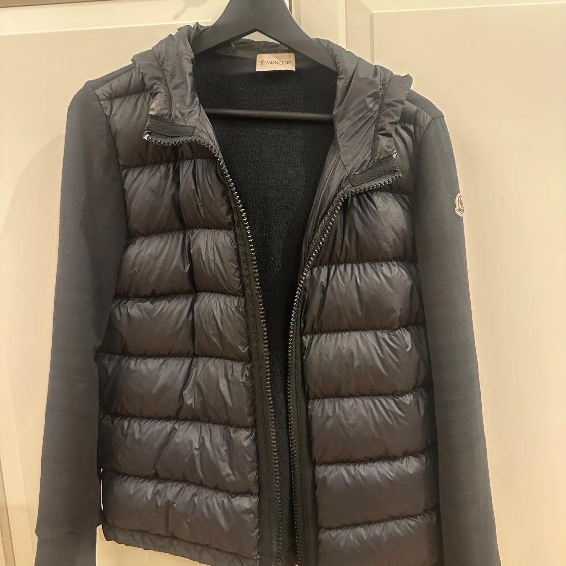 Svart pufferjacka från Moncler- Intressekol - 3