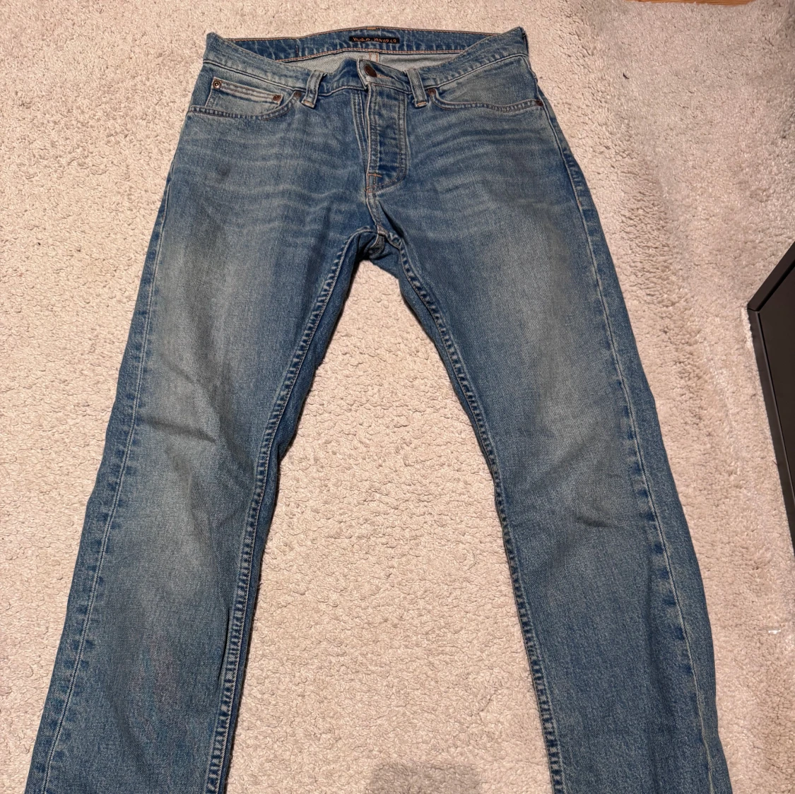 Blå Nudie Jeans 28/32 med raka ben