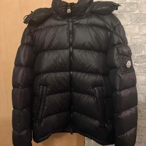 Moncler Maya jacket - Säljer min Moncler Maya jacket 