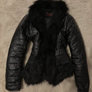 Y2K 2000’s stil jacka från XNHO fur fashion - Storlek XS-S
