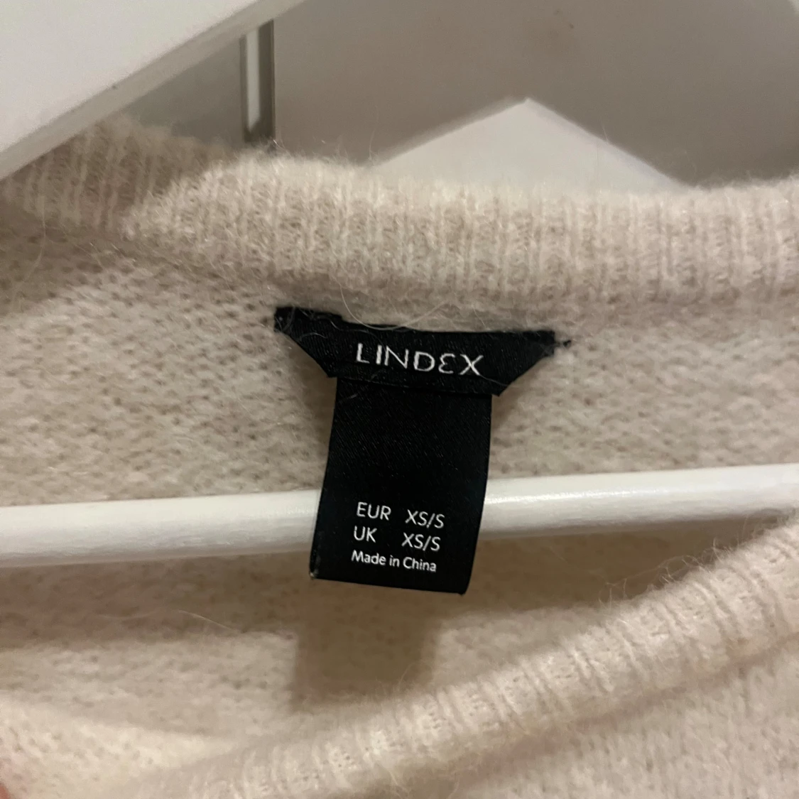 Vit stickad tröja  - 1