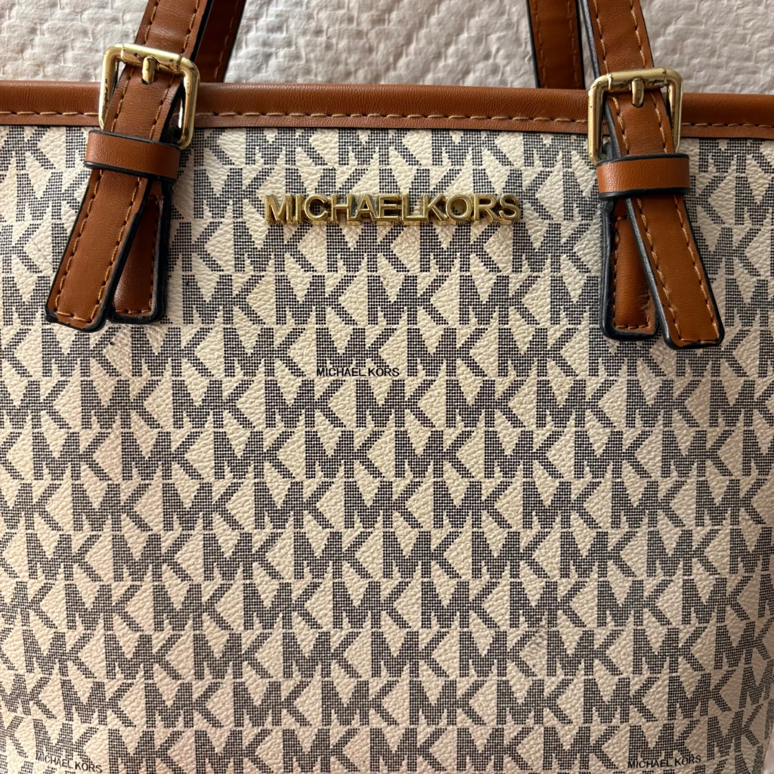 Michael Kors beige handväska med logomönster