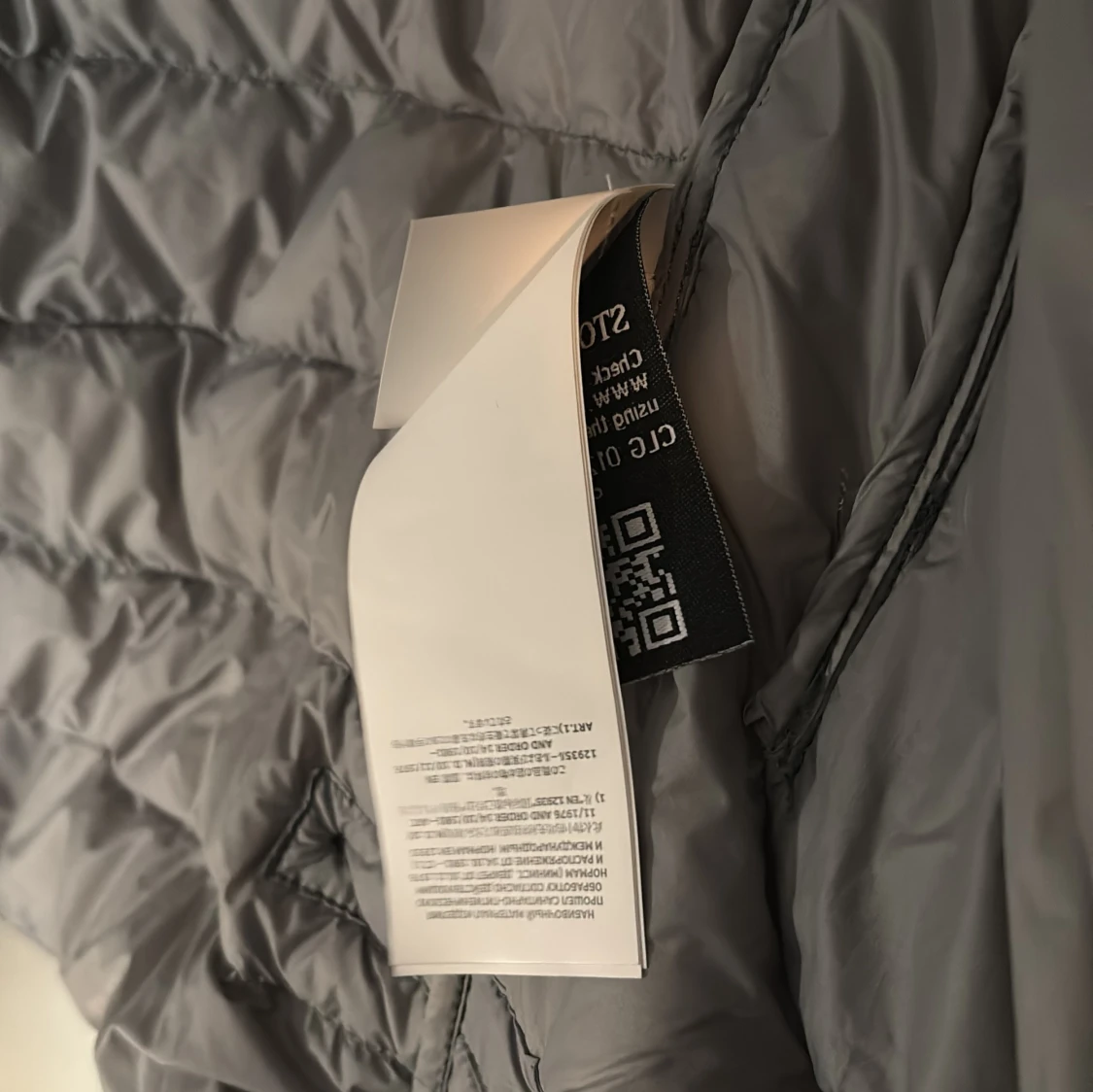 Grå dunväst från Stone Island - 3