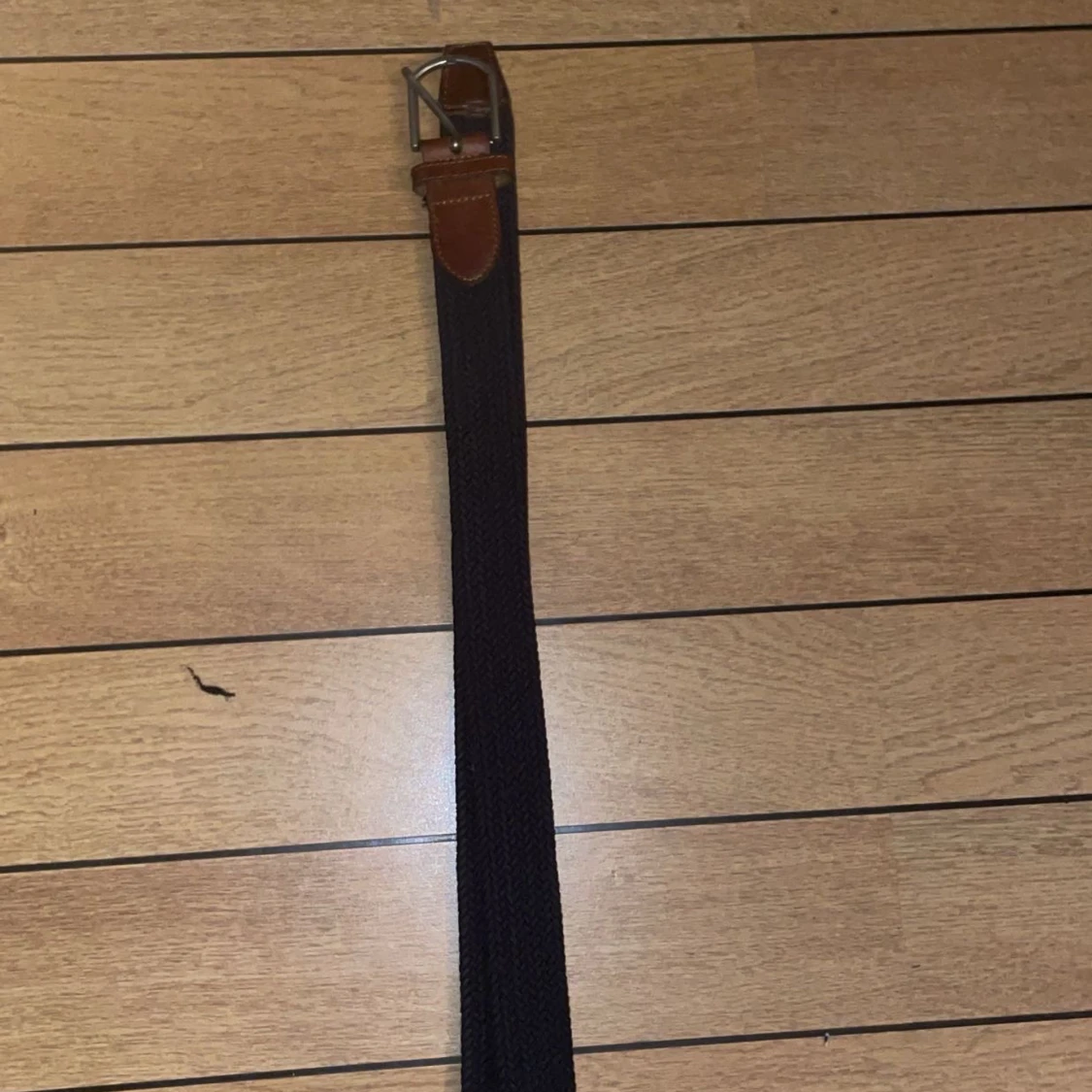 Svart flätat bälte med skinn-detaljer - 2