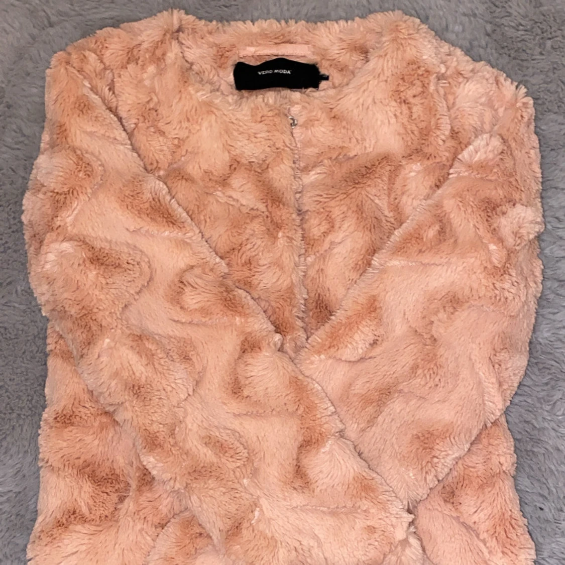 Ljusrosa pälsjacka från Vero Moda - 1