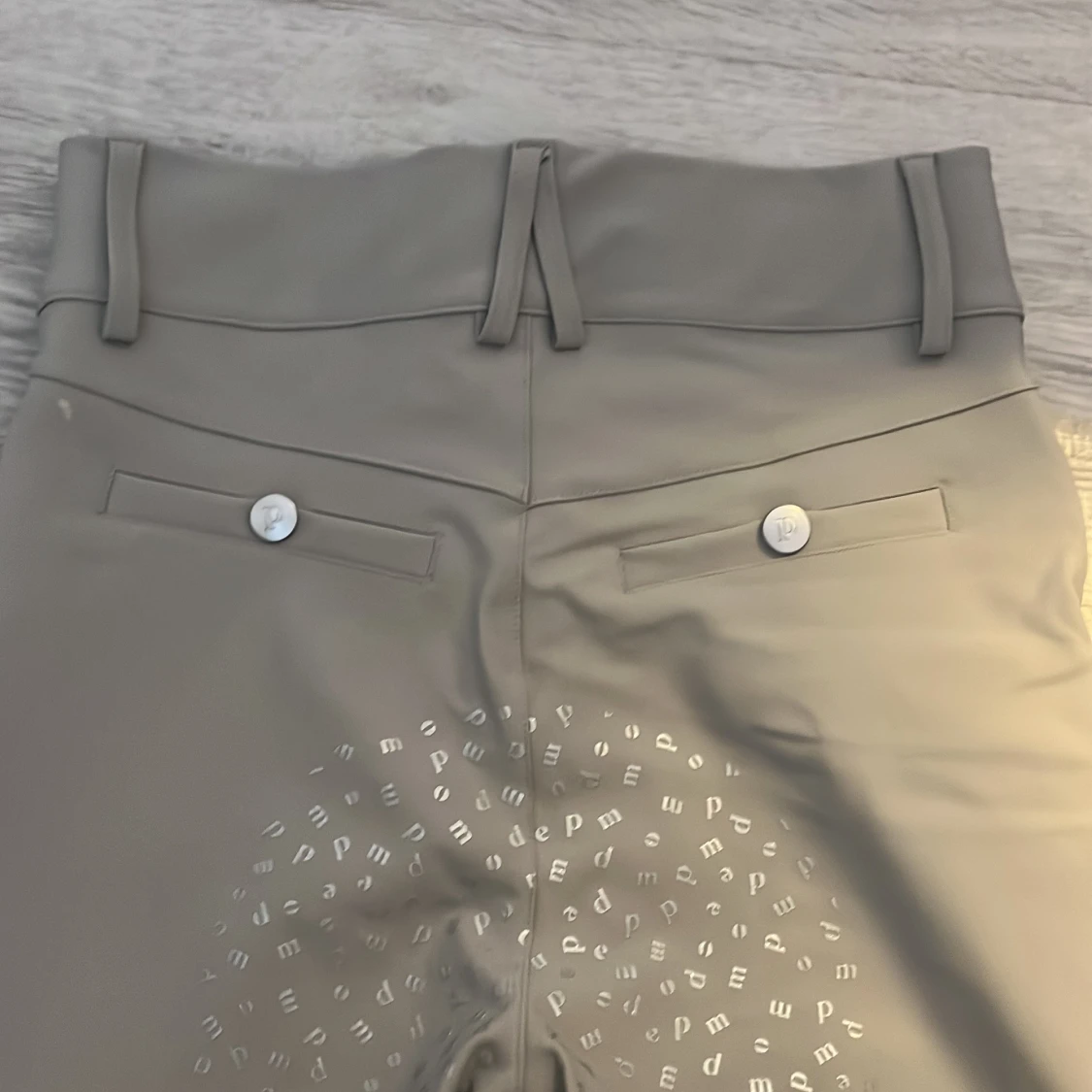 Grå ridbyxor från Pomme, strl S - 1