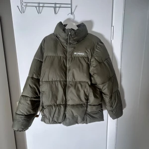 Columbia Puffect II - Säljer nu min vinterjacka från Columbia då jag ganska snabbt fick en ny jacka. Priset går självklart att förhandla :)