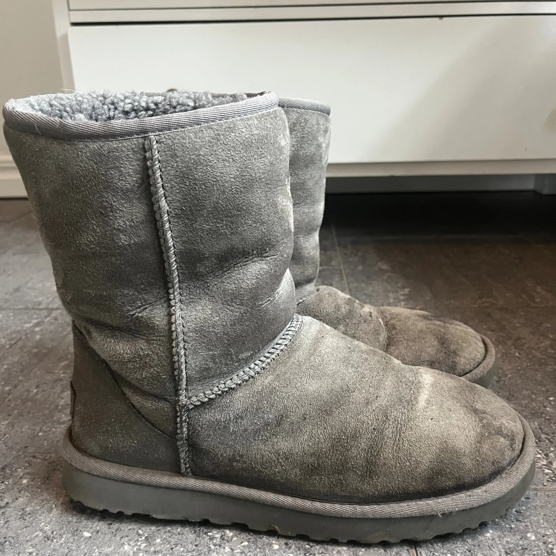 Grå UGG boots i mocka