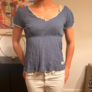 Blå Odd Molly blus med spetsdetaljer - Super söt blus från Odd Molly💙Priset går absolut att diskutera❣️