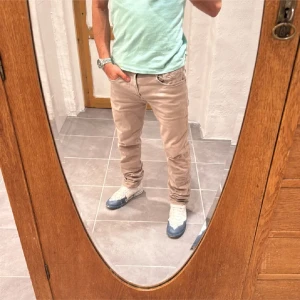 Replay jeans  - Ett par riktigt snygga byxor från Replay i storlek W33 L32 i modellen Anbbas 