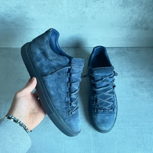 Balenciaga arena - Sällsyn modell | Skicket är bra 8/10 | Storlek 42 passar 43+ | endast skorna till kommer | skriv vid frågor |