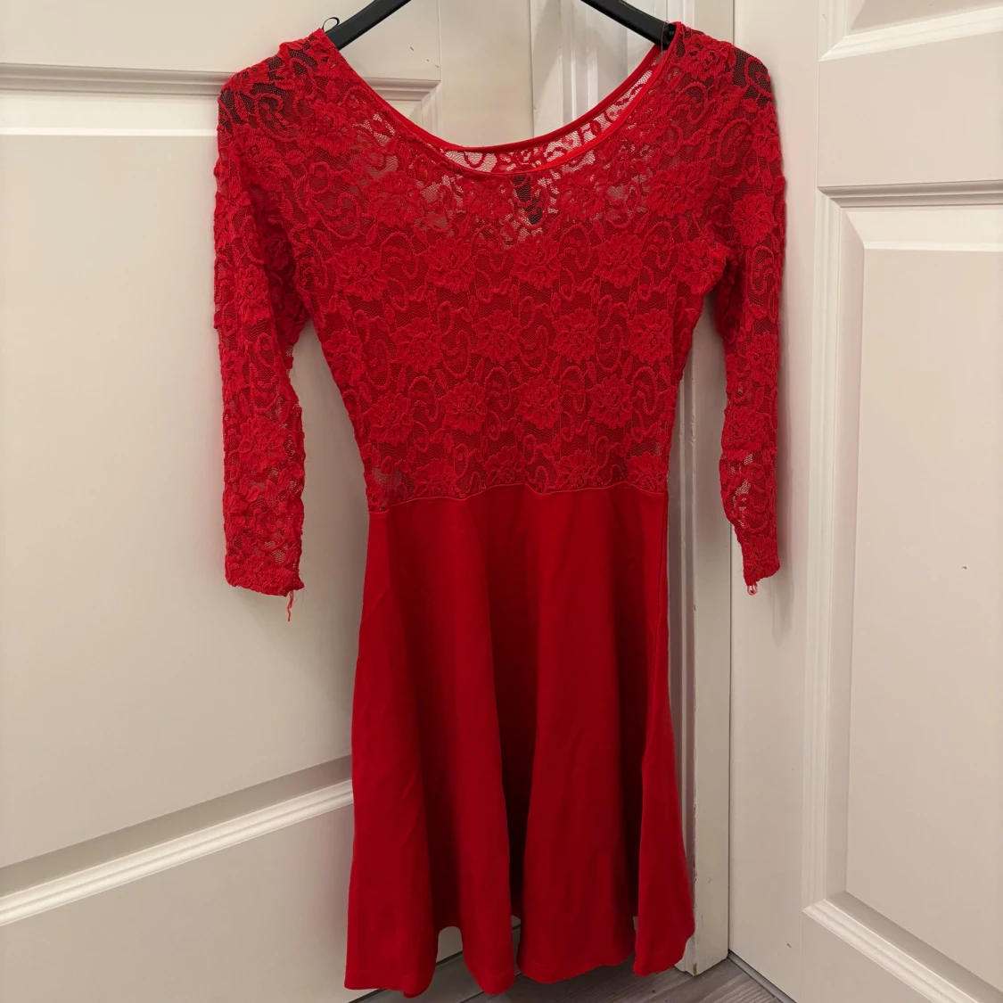 Röd spetsklänning från H&M Divided