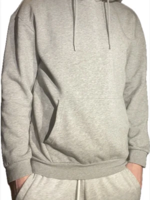 Pier one - Skön och stilren hoodie som är nästintill my 80% bomull, 20% polyester  Passar en S/XS Rabatt med bundle, se i min profil Hör gärna av er vid frågor