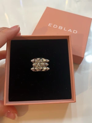 Peak Ring Steel Edblad  - Säljer denna silverring från Edblad i storlek S vilket motsvarar 16.8 mm 🥰