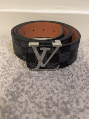 Svart bälte  - Ny och snygg