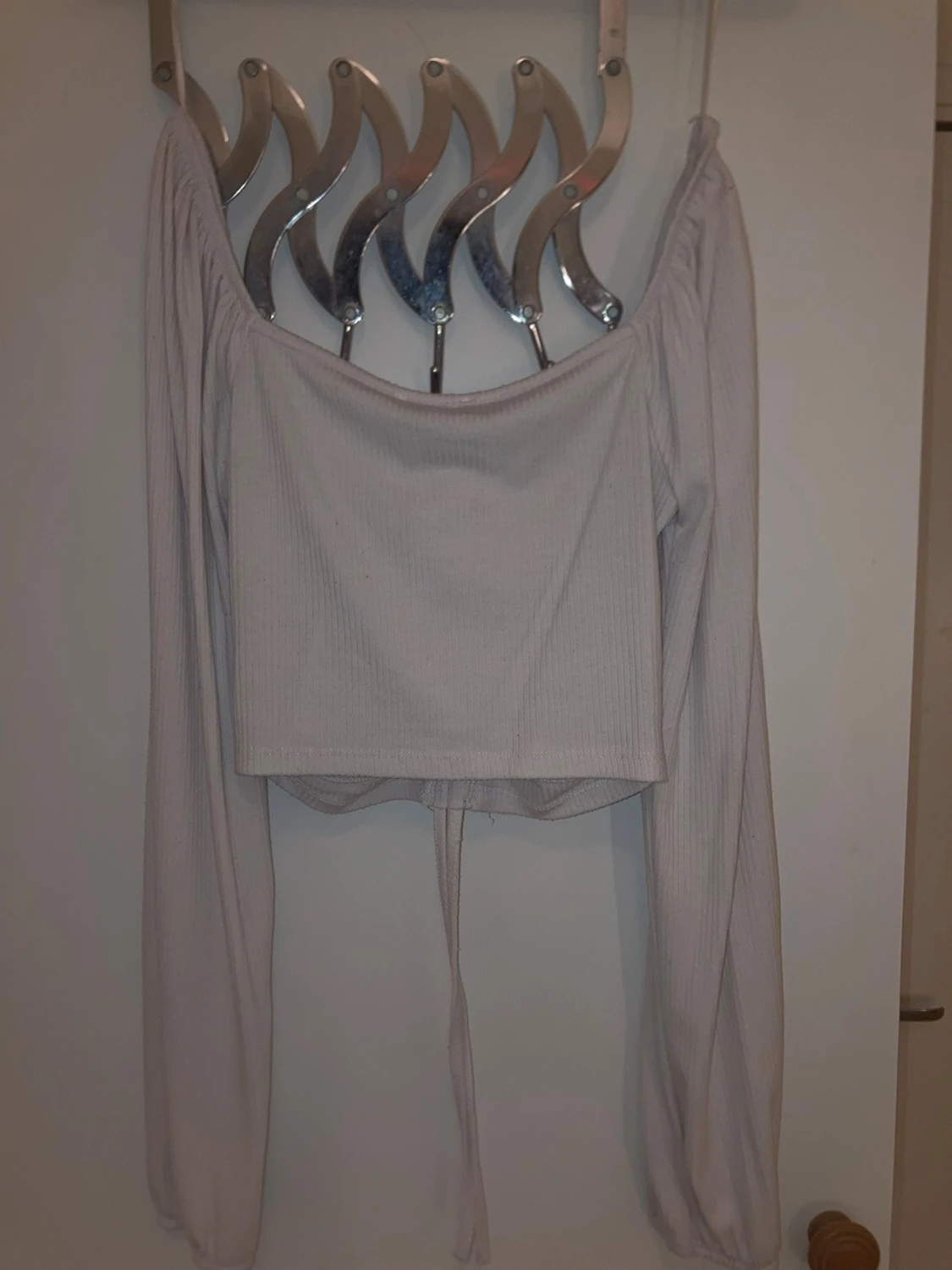 Ljusbeige offshoulder topp Amisu - 1